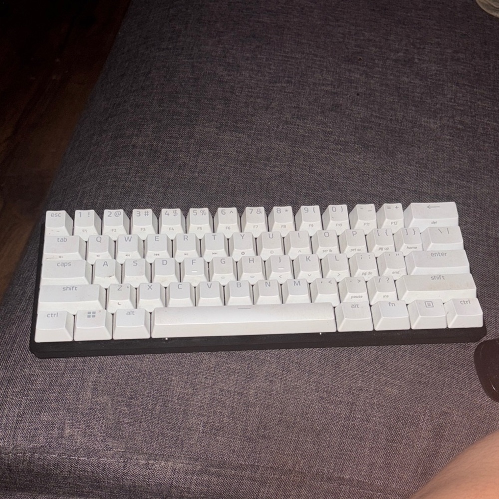 White Mechanical Keyboard - Picture 6 of 9